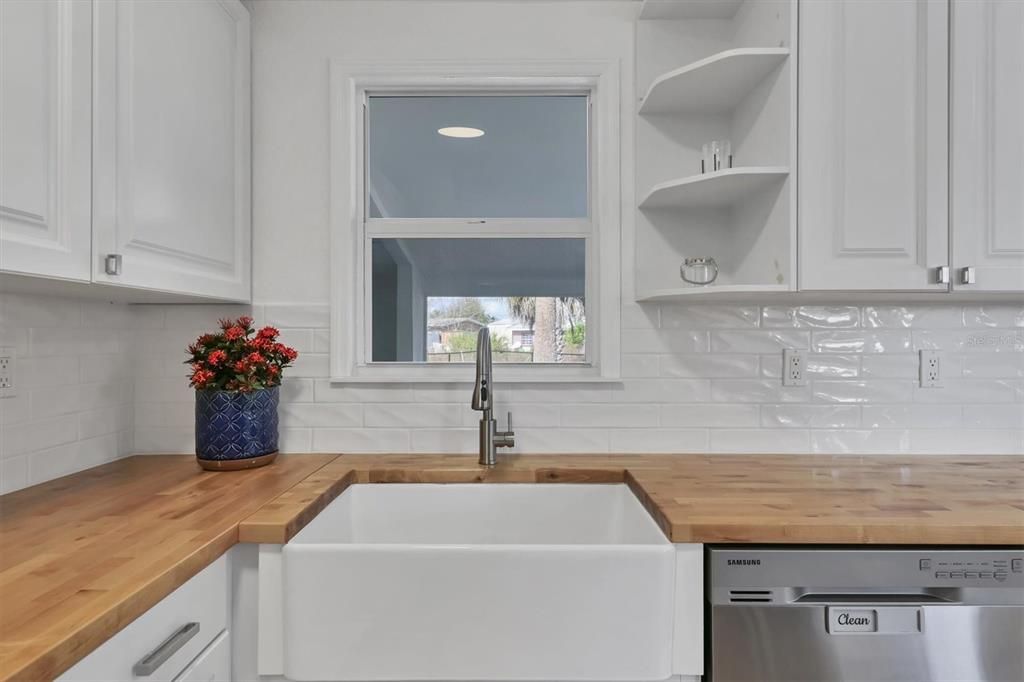 На продажу: $238,888 (3 спален, 1 ванн, 1092 Квадратных фут)