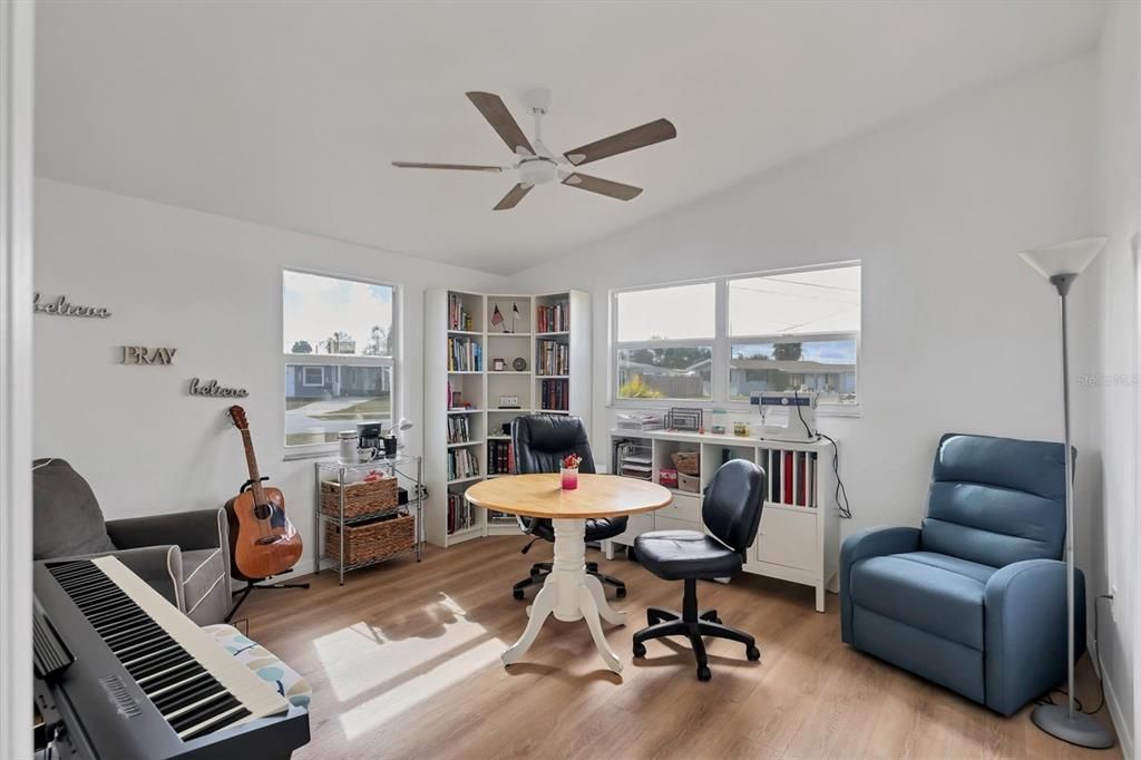 На продажу: $238,888 (3 спален, 1 ванн, 1092 Квадратных фут)