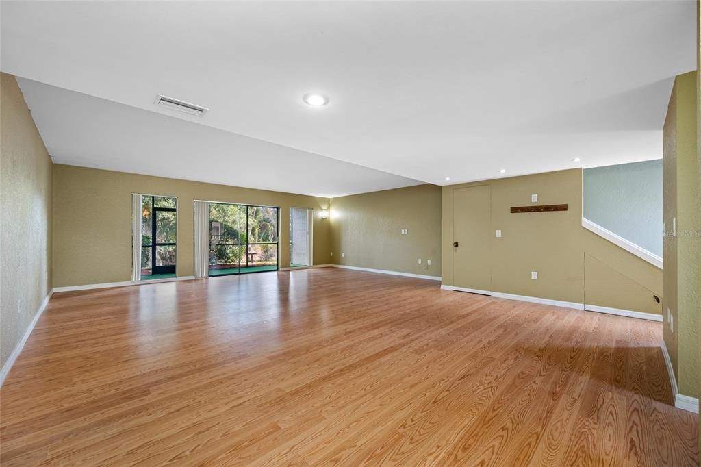 For Sale: $299,000 (3 beds, 2 baths, 1755 Square Feet)