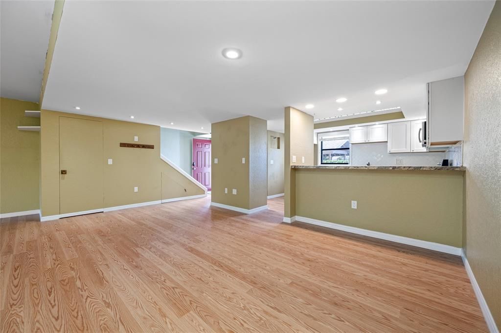 For Sale: $299,000 (3 beds, 2 baths, 1755 Square Feet)