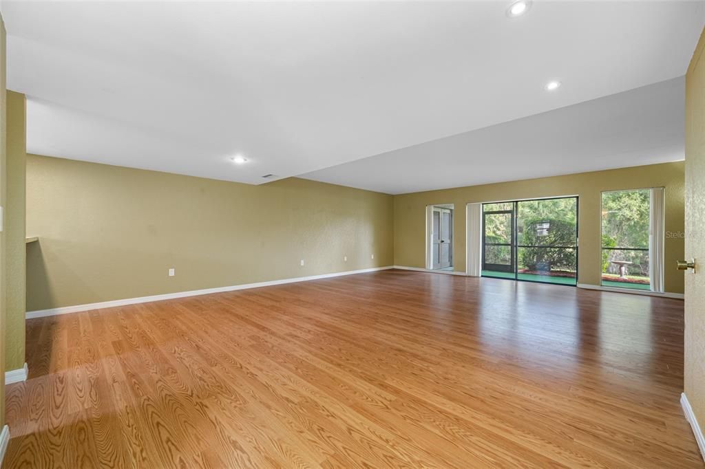 For Sale: $299,000 (3 beds, 2 baths, 1755 Square Feet)