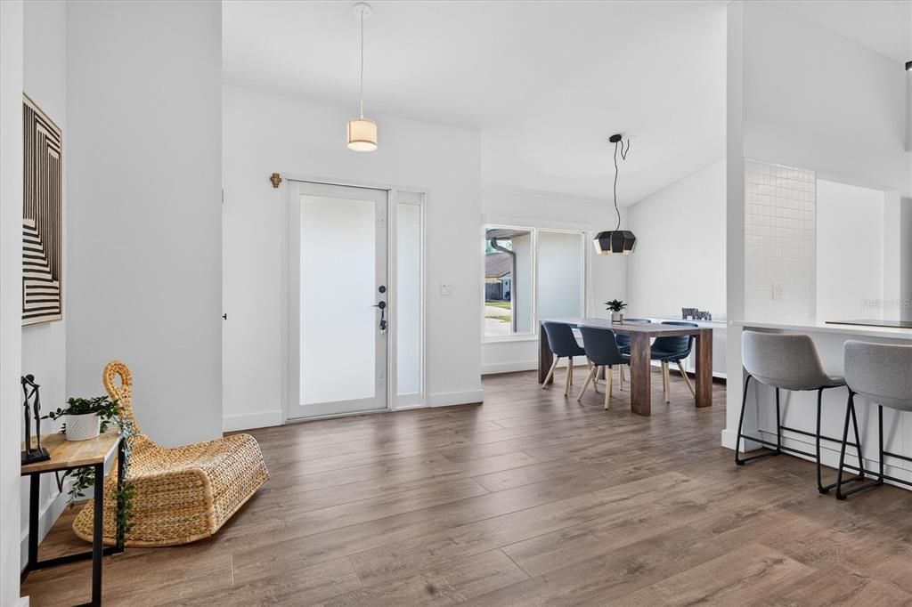 En Venta: $459,900 (3 camas, 2 baños, 1600 Pies cuadrados)