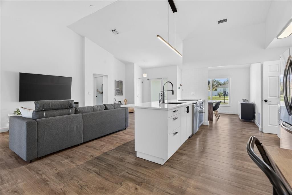 En Venta: $459,900 (3 camas, 2 baños, 1600 Pies cuadrados)