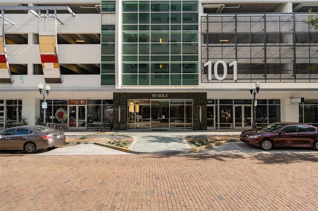 For Rent: $4,495 (2 beds, 2 baths, 1740 Square Feet)