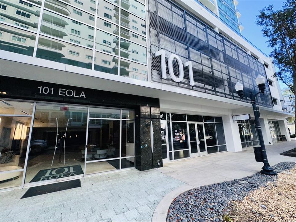 For Rent: $4,495 (2 beds, 2 baths, 1740 Square Feet)