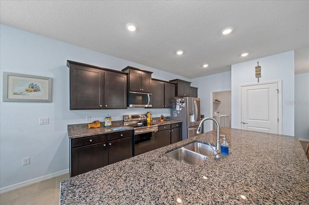 На продажу: $302,000 (3 спален, 2 ванн, 1857 Квадратных фут)