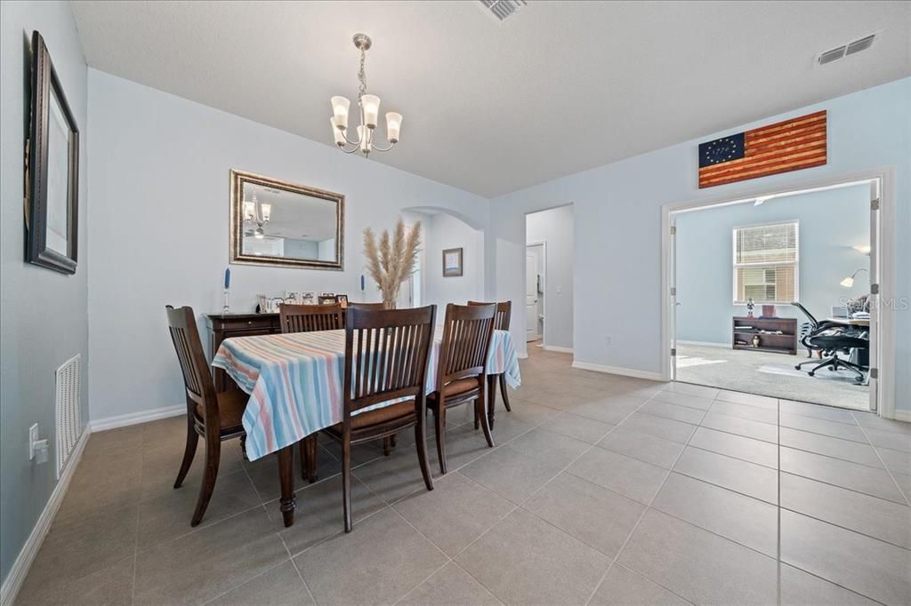 На продажу: $302,000 (3 спален, 2 ванн, 1857 Квадратных фут)