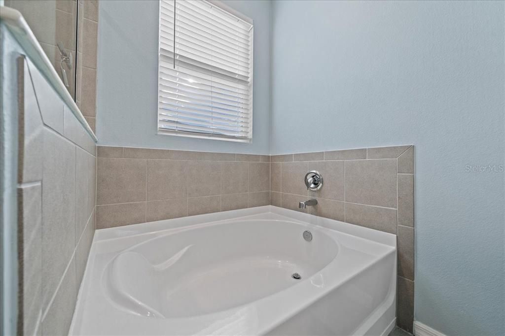 На продажу: $302,000 (3 спален, 2 ванн, 1857 Квадратных фут)