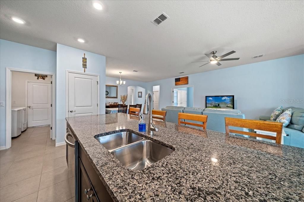 На продажу: $302,000 (3 спален, 2 ванн, 1857 Квадратных фут)