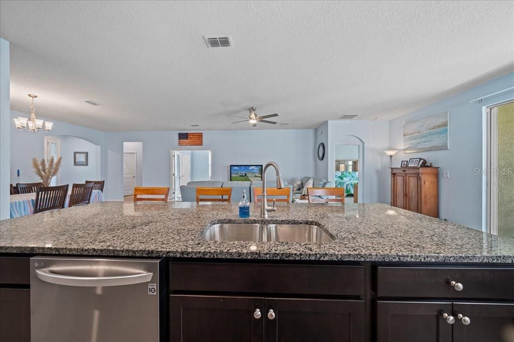 На продажу: $302,000 (3 спален, 2 ванн, 1857 Квадратных фут)