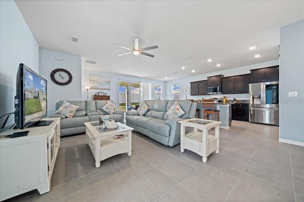 На продажу: $302,000 (3 спален, 2 ванн, 1857 Квадратных фут)