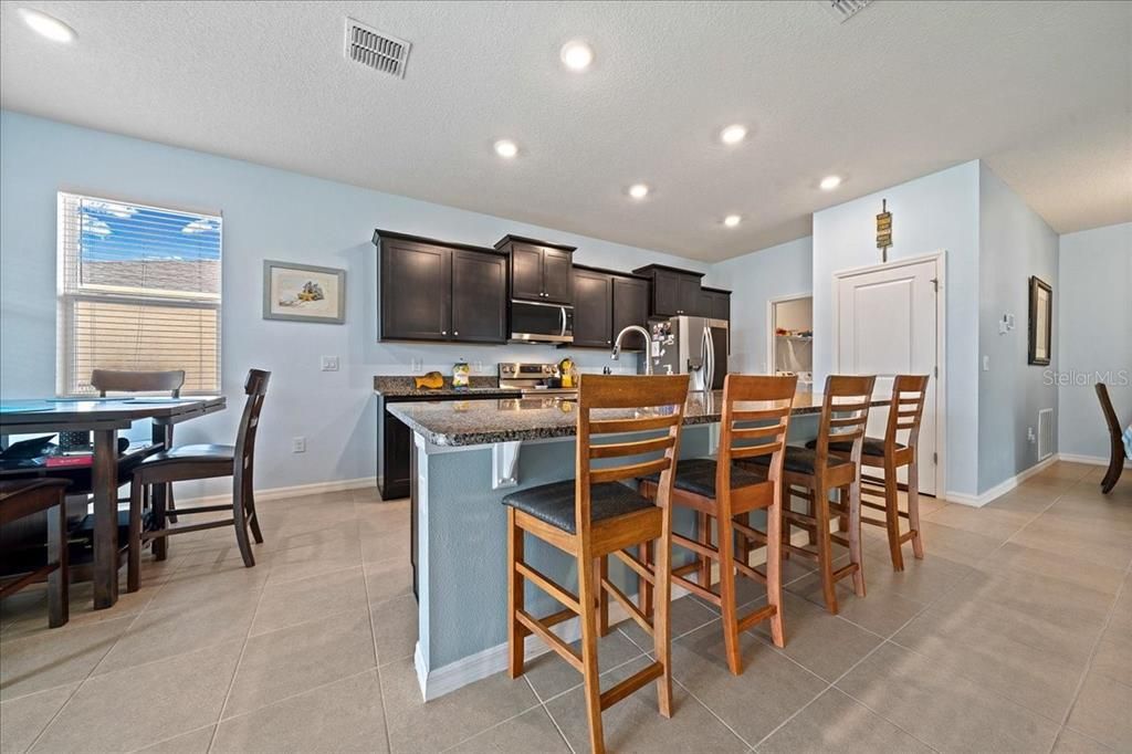 На продажу: $302,000 (3 спален, 2 ванн, 1857 Квадратных фут)