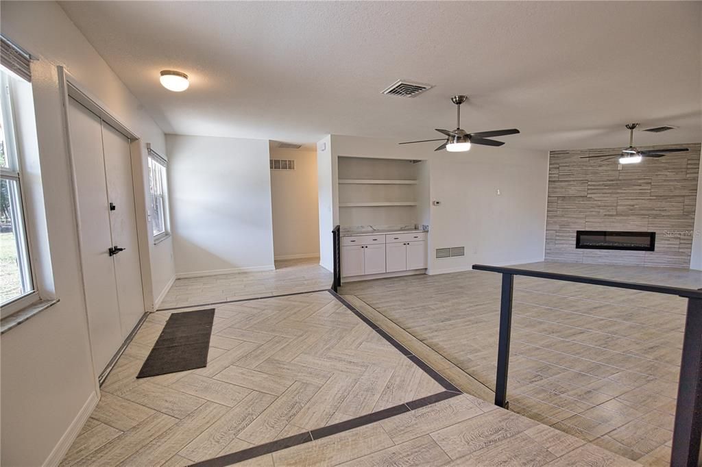 For Rent: $2,950 (3 beds, 2 baths, 1956 Square Feet)