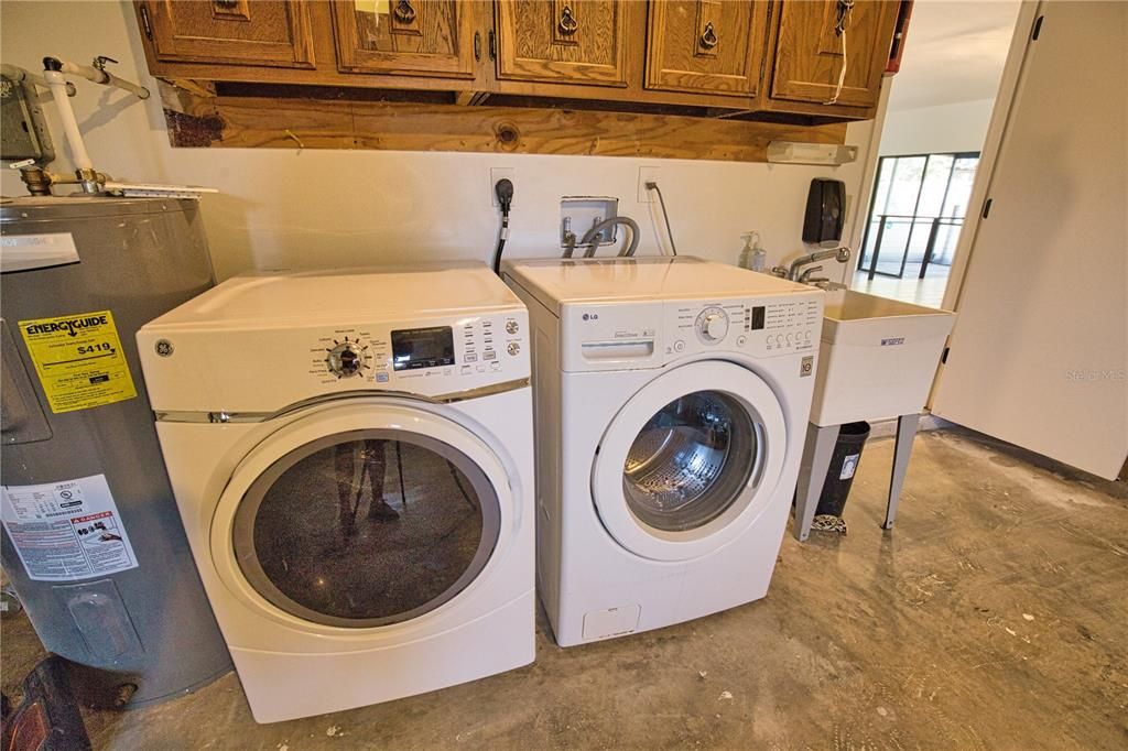 For Rent: $2,950 (3 beds, 2 baths, 1956 Square Feet)