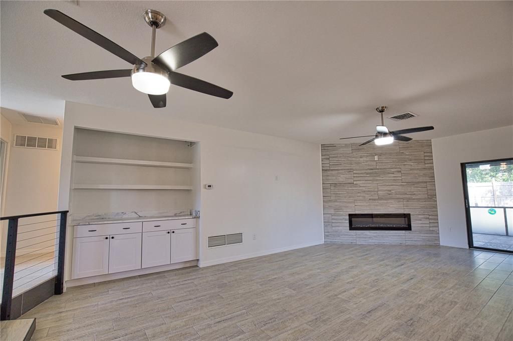 For Rent: $2,950 (3 beds, 2 baths, 1956 Square Feet)