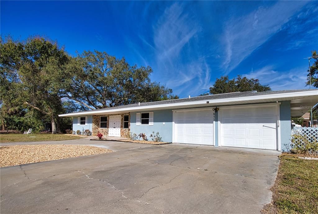 For Rent: $2,950 (3 beds, 2 baths, 1956 Square Feet)