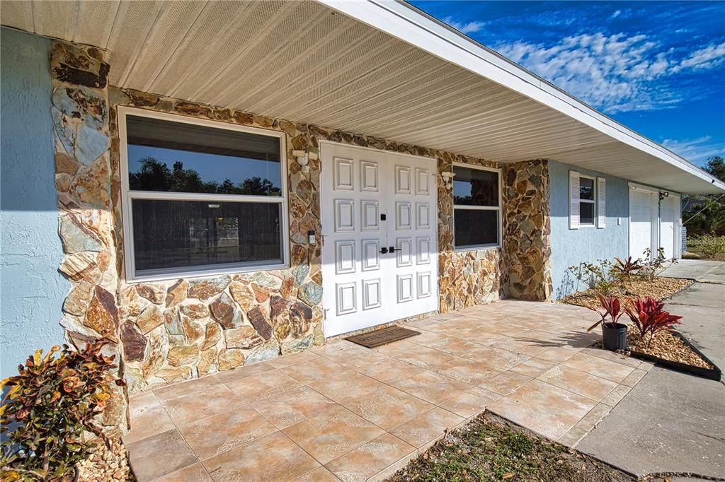 For Rent: $2,950 (3 beds, 2 baths, 1956 Square Feet)