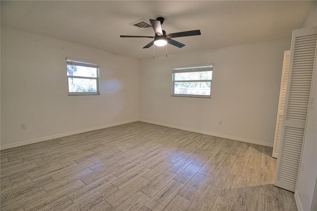 For Rent: $2,950 (3 beds, 2 baths, 1956 Square Feet)