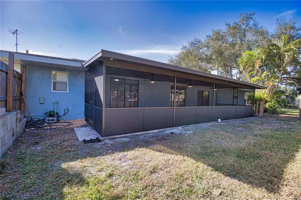 For Rent: $2,950 (3 beds, 2 baths, 1956 Square Feet)