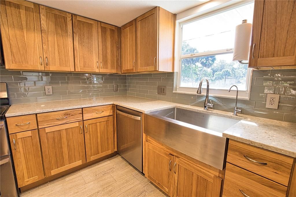 For Rent: $2,950 (3 beds, 2 baths, 1956 Square Feet)