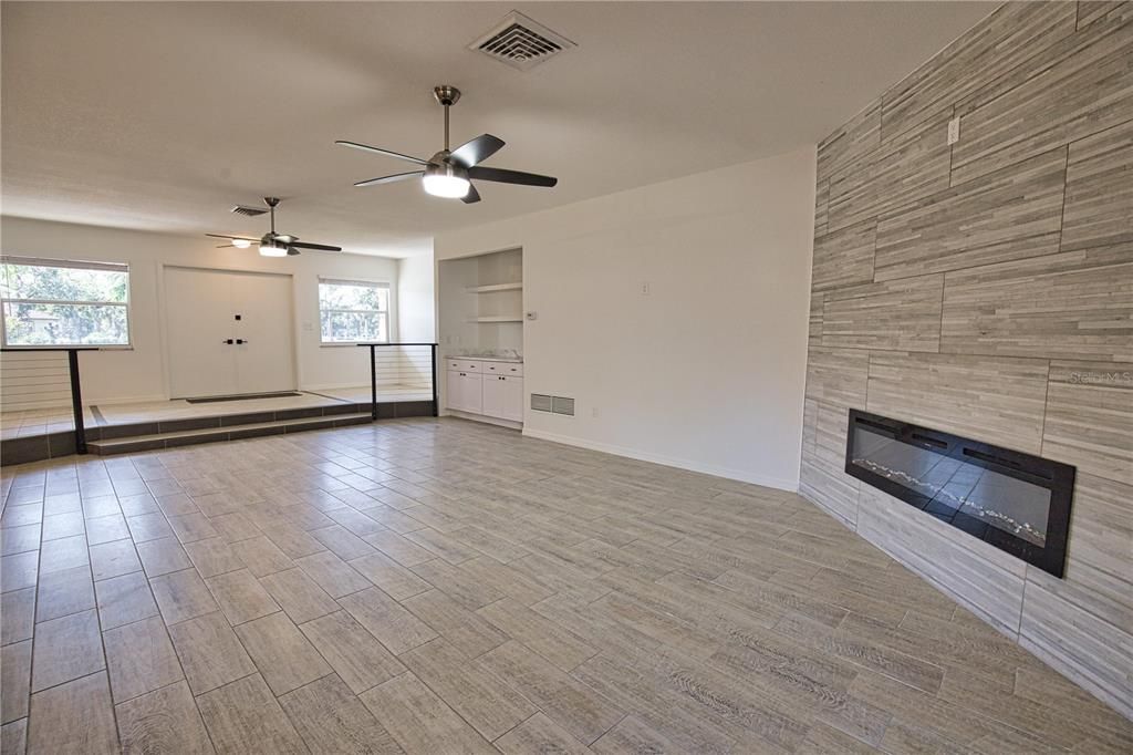 For Rent: $2,950 (3 beds, 2 baths, 1956 Square Feet)