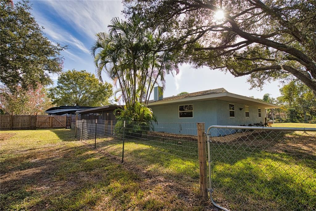 For Rent: $2,950 (3 beds, 2 baths, 1956 Square Feet)