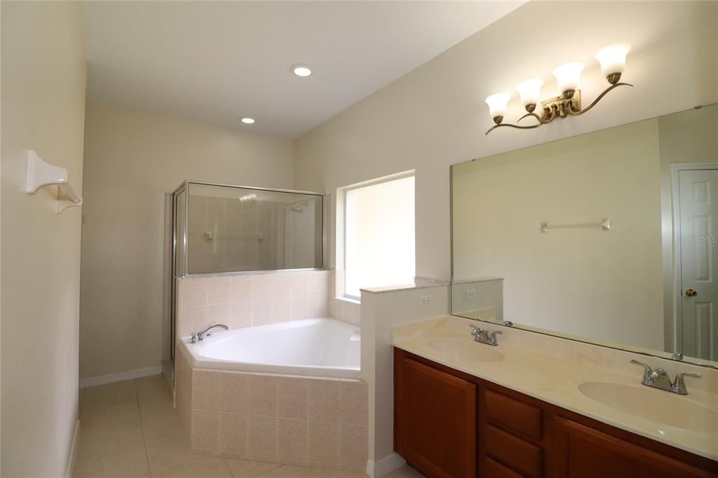 出租: $2,600 (3 贝兹, 2 浴室, 1992 平方英尺)