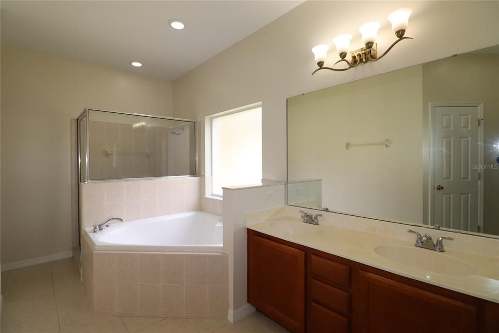 出租: $2,600 (3 贝兹, 2 浴室, 1992 平方英尺)