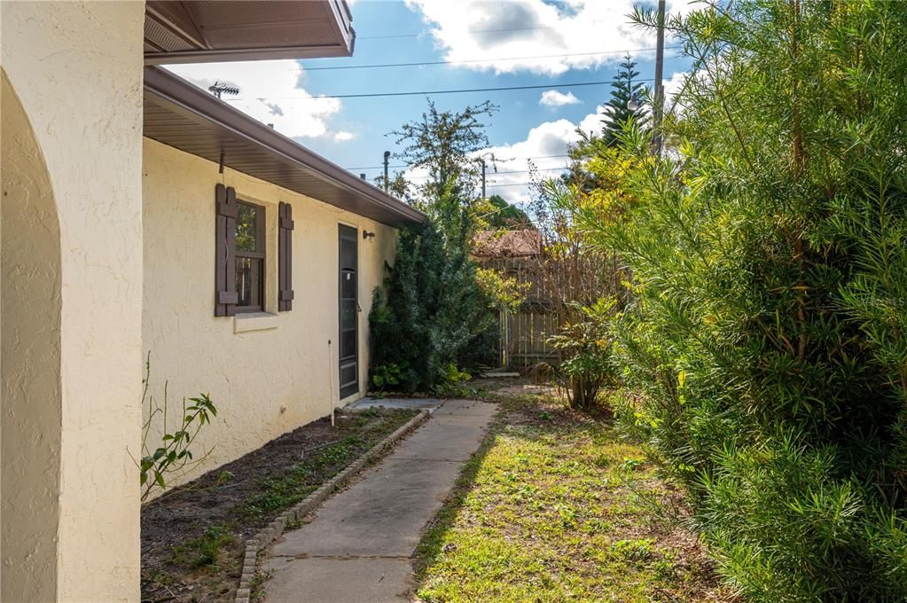 待售: $159,900 (2 贝兹, 2 浴室, 880 平方英尺)