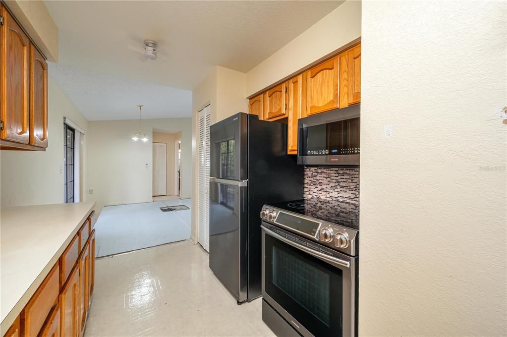 待售: $159,900 (2 贝兹, 2 浴室, 880 平方英尺)