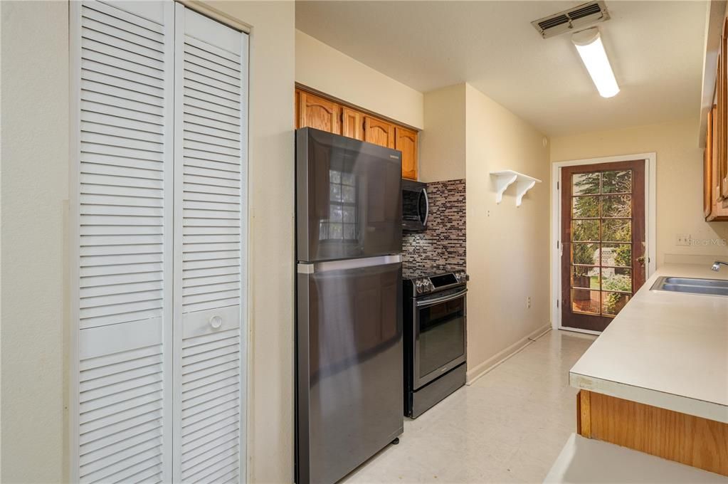 待售: $159,900 (2 贝兹, 2 浴室, 880 平方英尺)