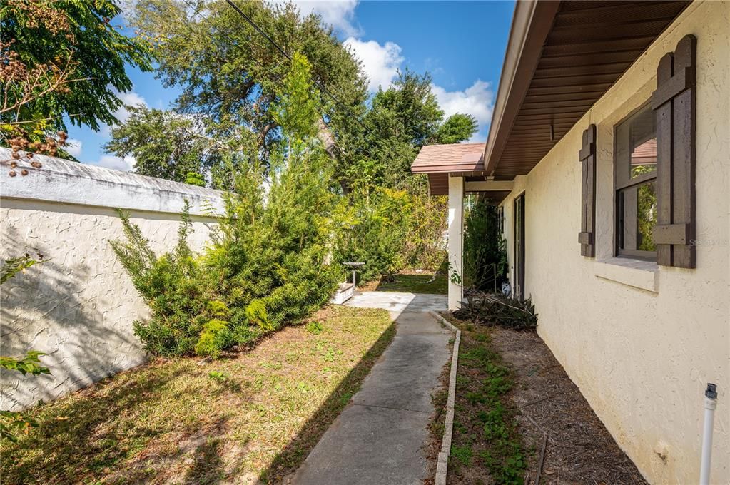 待售: $159,900 (2 贝兹, 2 浴室, 880 平方英尺)