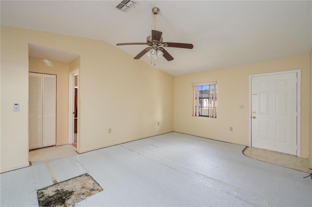 待售: $159,900 (2 贝兹, 2 浴室, 880 平方英尺)