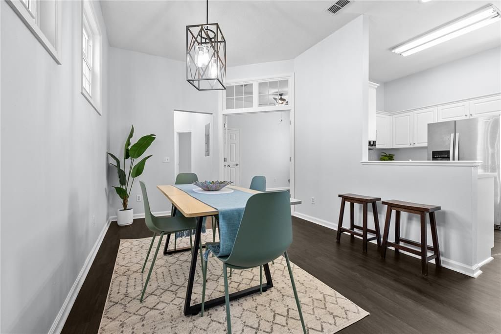 待售: $229,000 (3 贝兹, 2 浴室, 1317 平方英尺)