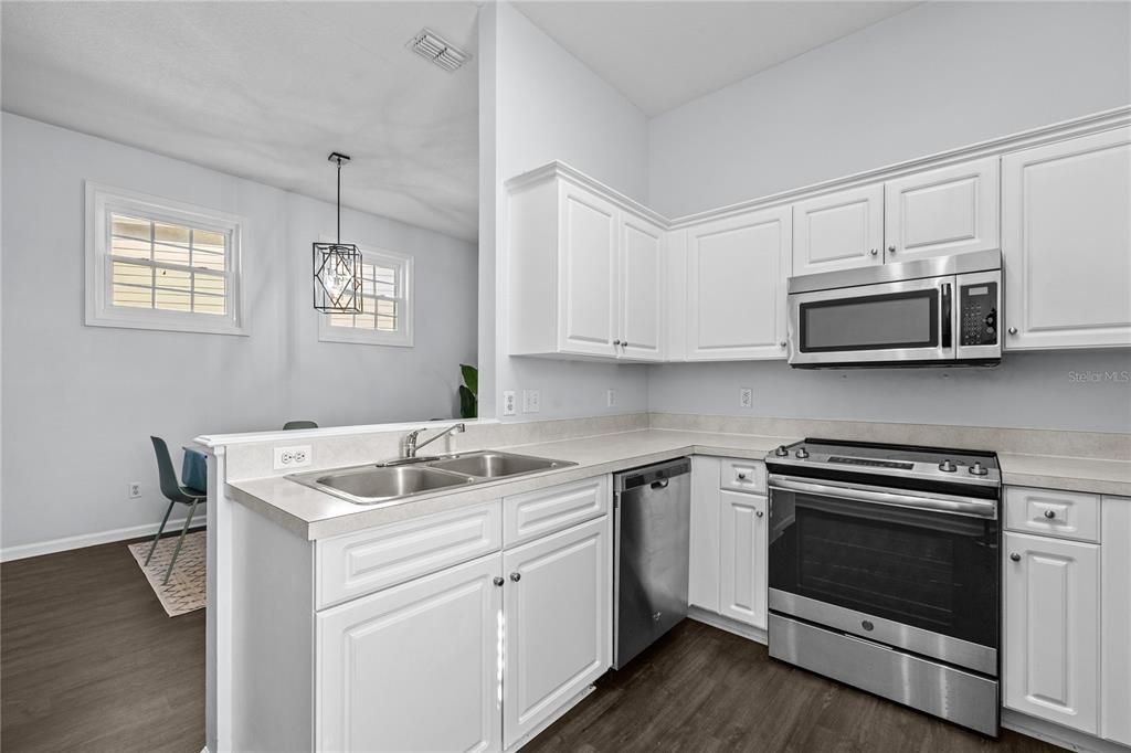 待售: $229,000 (3 贝兹, 2 浴室, 1317 平方英尺)