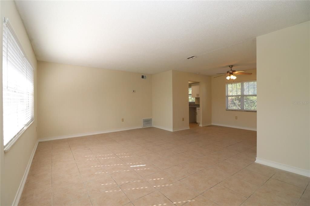 En Renta: $2,000 (3 camas, 2 baños, 1338 Pies cuadrados)