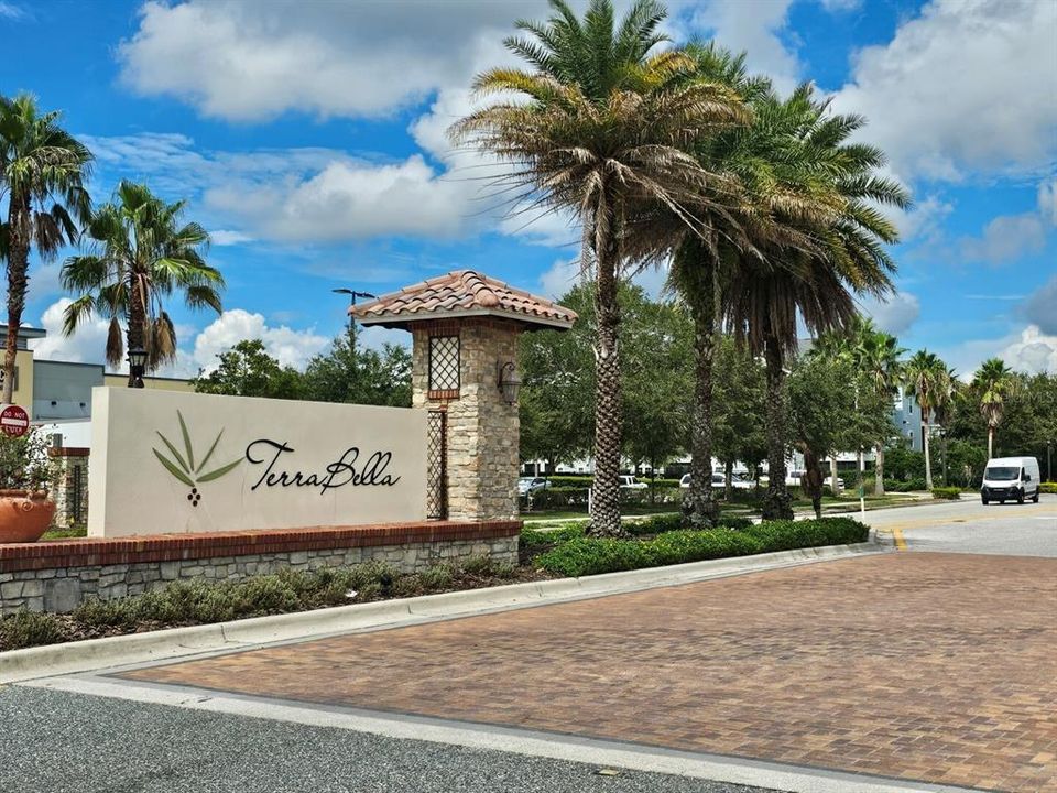 For Sale: $560,000 (4 beds, 3 baths, 2327 Square Feet)