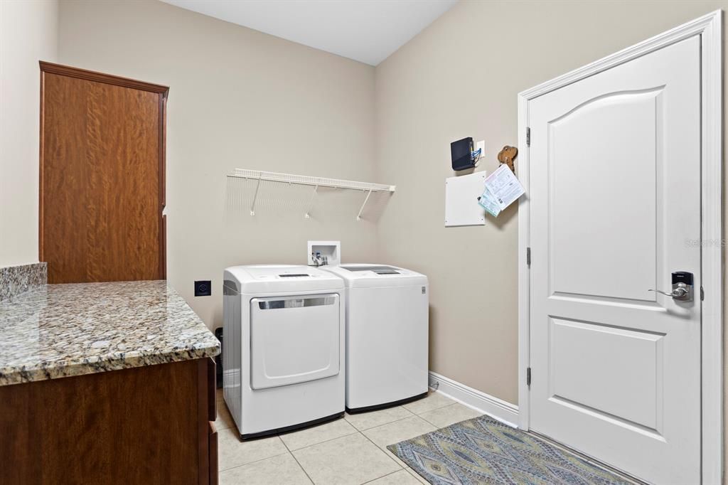 For Sale: $560,000 (4 beds, 3 baths, 2327 Square Feet)