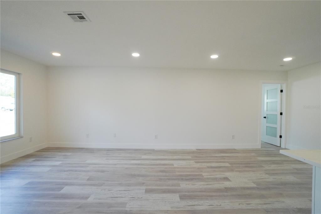 For Sale: $399,000 (3 beds, 2 baths, 1539 Square Feet)