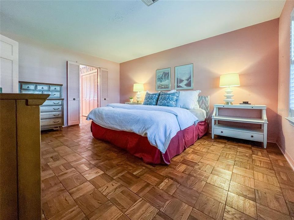 En Venta: $659,000 (4 camas, 2 baños, 2384 Pies cuadrados)