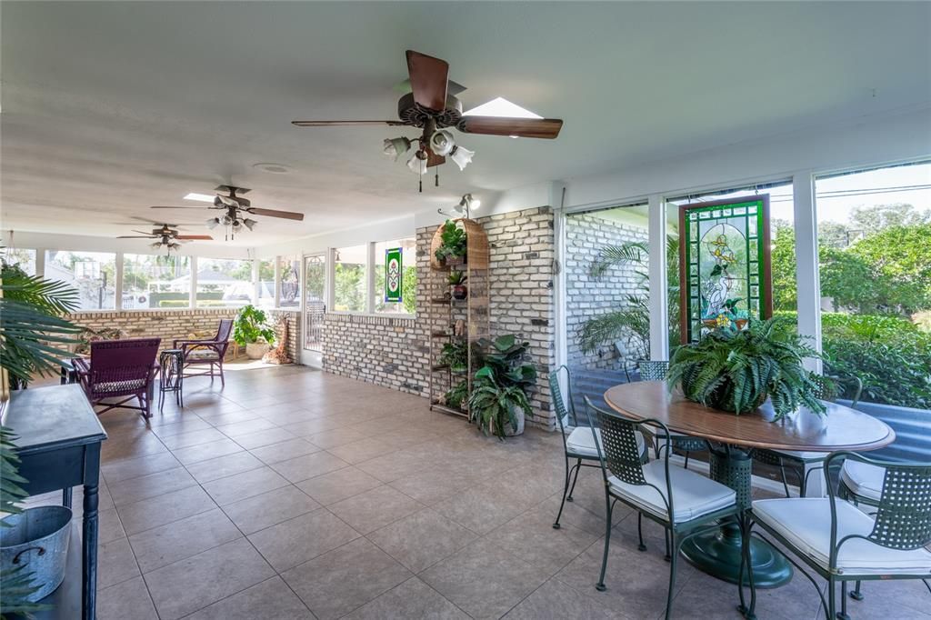 En Venta: $659,000 (4 camas, 2 baños, 2384 Pies cuadrados)