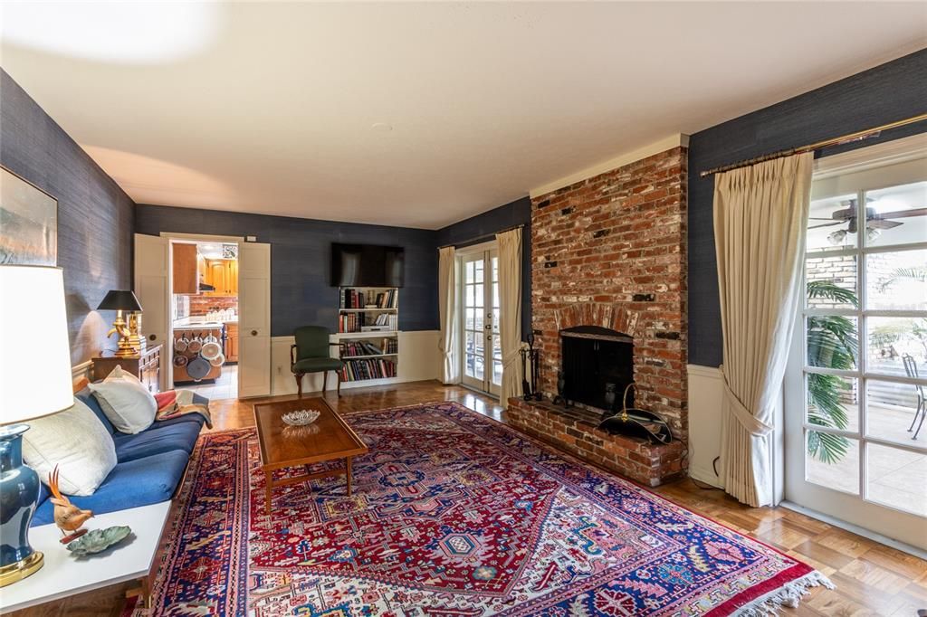 En Venta: $659,000 (4 camas, 2 baños, 2384 Pies cuadrados)