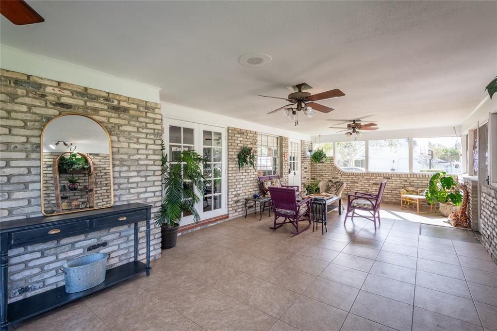 En Venta: $659,000 (4 camas, 2 baños, 2384 Pies cuadrados)