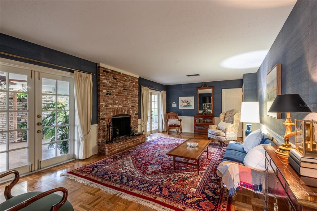 En Venta: $659,000 (4 camas, 2 baños, 2384 Pies cuadrados)