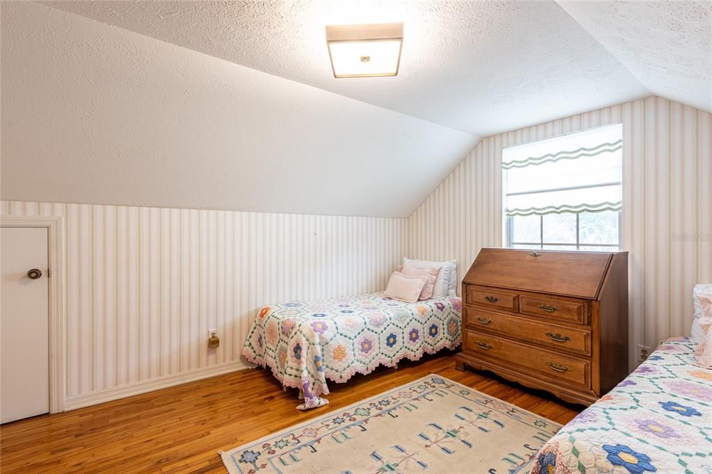 En Venta: $659,000 (4 camas, 2 baños, 2384 Pies cuadrados)