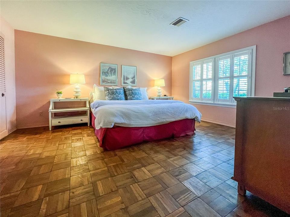 En Venta: $659,000 (4 camas, 2 baños, 2384 Pies cuadrados)