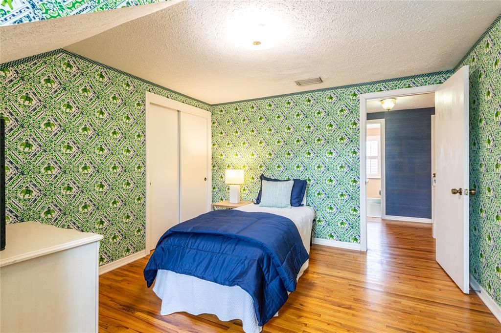 En Venta: $659,000 (4 camas, 2 baños, 2384 Pies cuadrados)