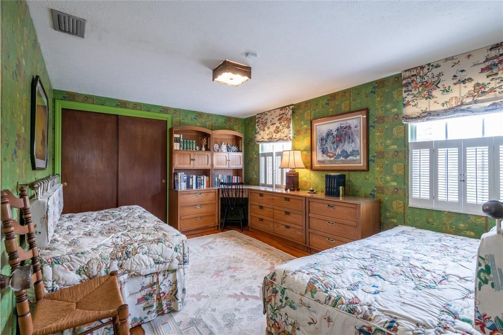 En Venta: $659,000 (4 camas, 2 baños, 2384 Pies cuadrados)