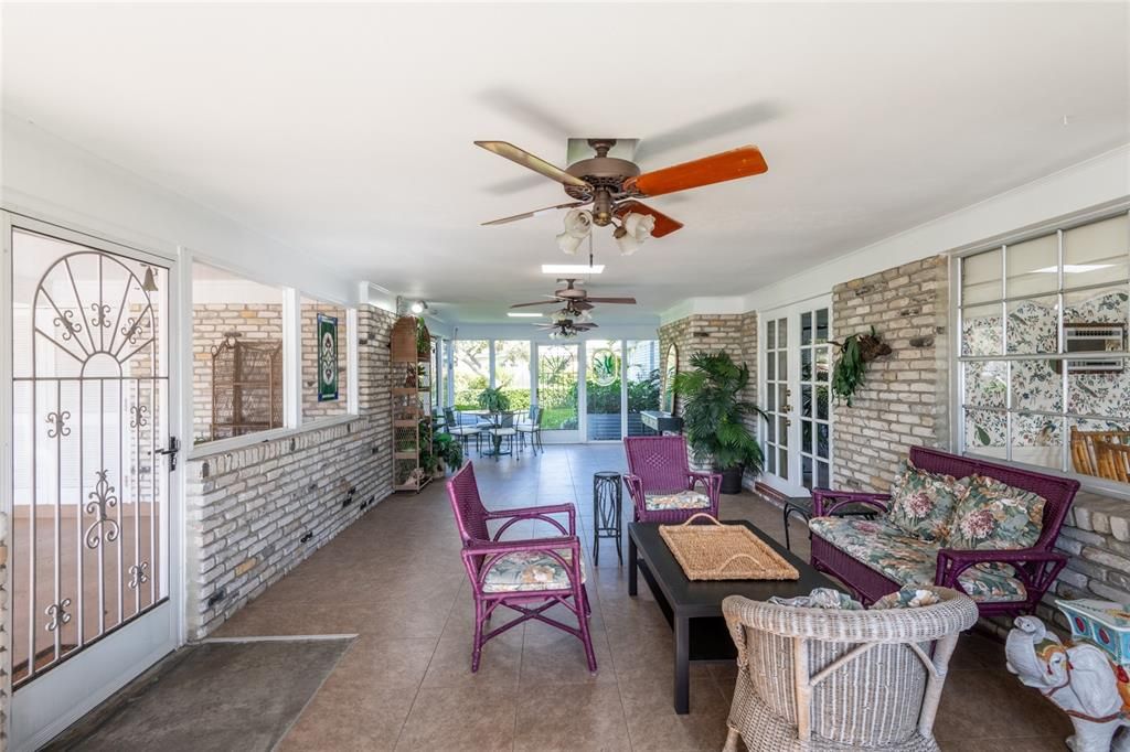 En Venta: $659,000 (4 camas, 2 baños, 2384 Pies cuadrados)