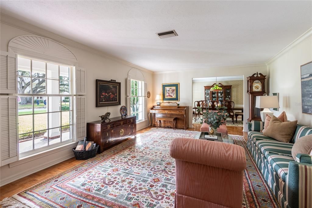 En Venta: $659,000 (4 camas, 2 baños, 2384 Pies cuadrados)